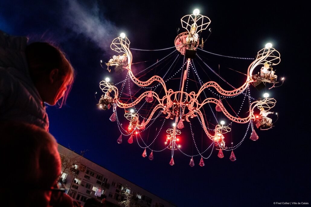 People looking at the Cristal Palace chandelier.