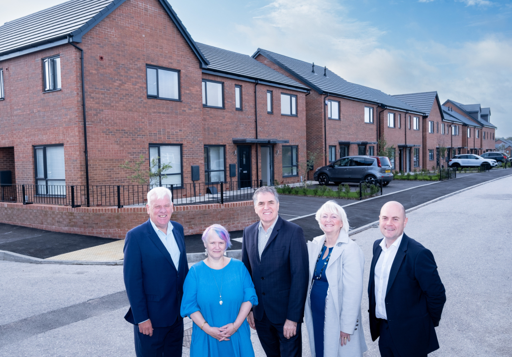 Pictured (l to r): Finch Gardens with Cllr Graham Morgan, Liverpool City Region Combined Authority’s Portfolio Holder for Housing and Spatial Planning, Tracy Gordon, Liverpool City Region Combined Authority Lead Officer – Housing Partnerships, Steve Rotheram, Mayor of the Liverpool City Region, Sharon Morris, Riverside Head of Sales, Cllr Liam Robinson, Leader of Liverpool City Council.