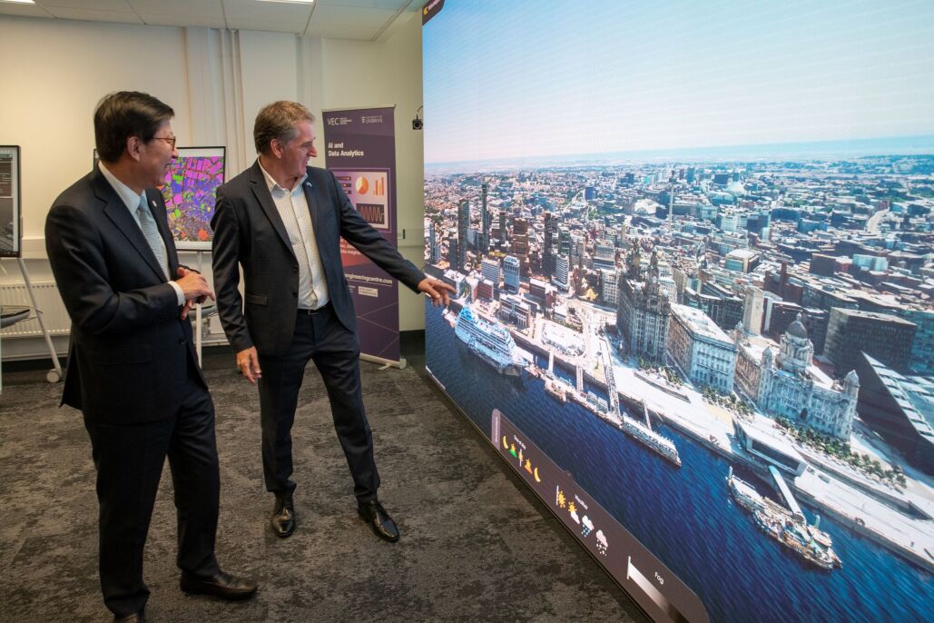 Mayor Steve Rotheram shows the Mayor of Busan around the city region.